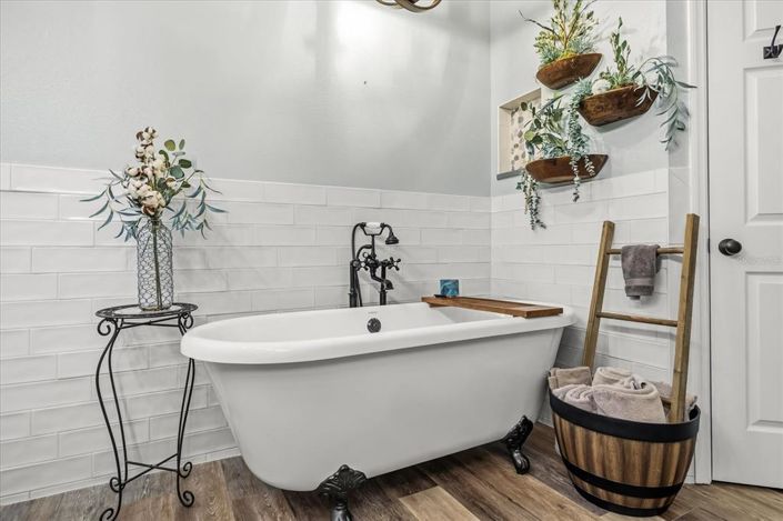 Image No.12-5 Bed Property for sale