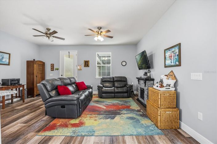 Image No.25-5 Bed Property for sale