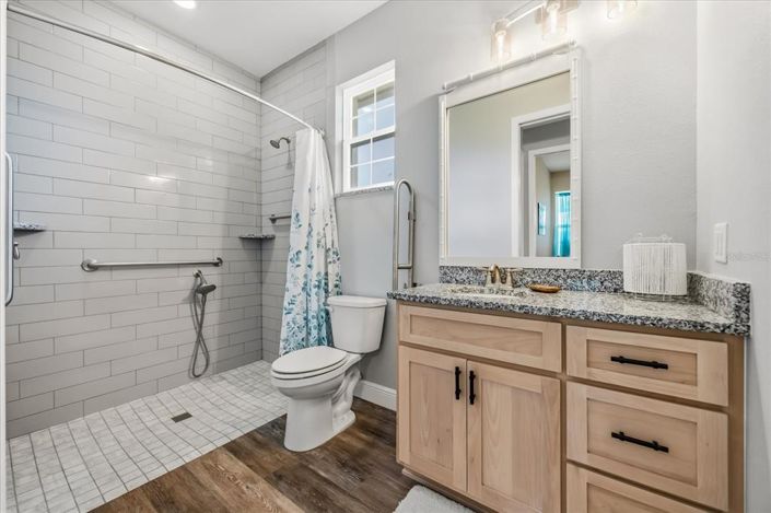 Image No.27-5 Bed Property for sale