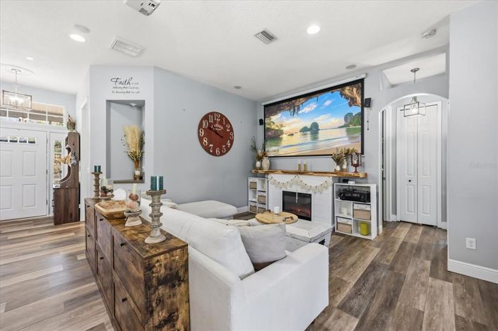 Image No.5-5 Bed Property for sale