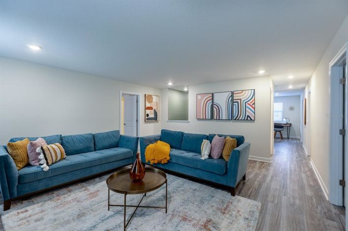 Image No.15-6 Bed Property for sale