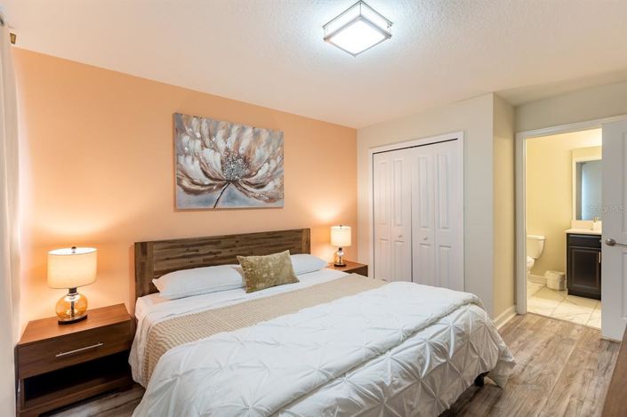 Image No.25-6 Bed Property for sale