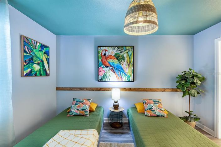 Image No.28-6 Bed Property for sale