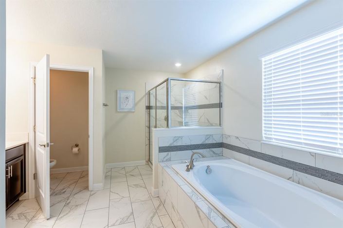 Image No.38-6 Bed Property for sale