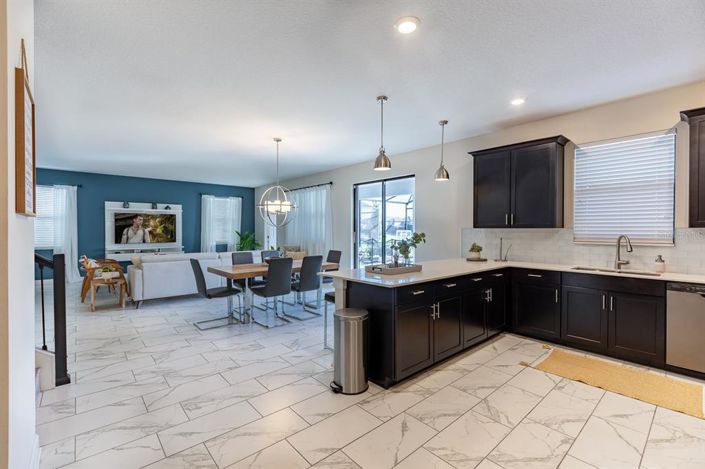 Image No.51-6 Bed Property for sale