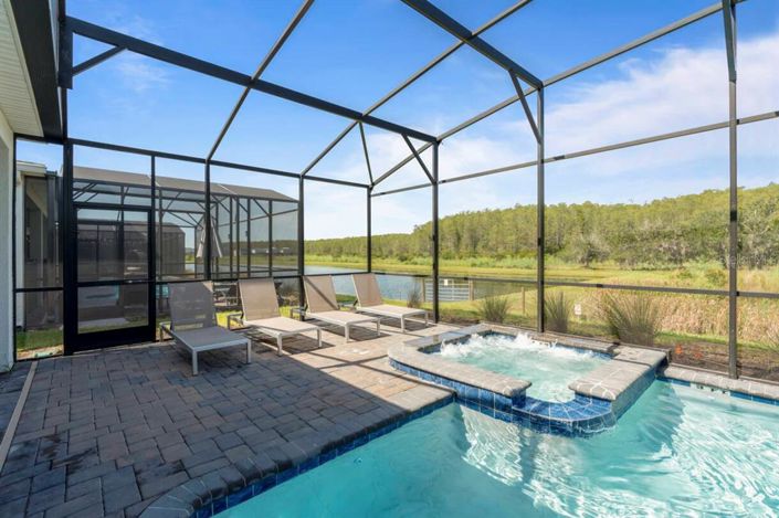 Image No.12-8 Bed Property for sale