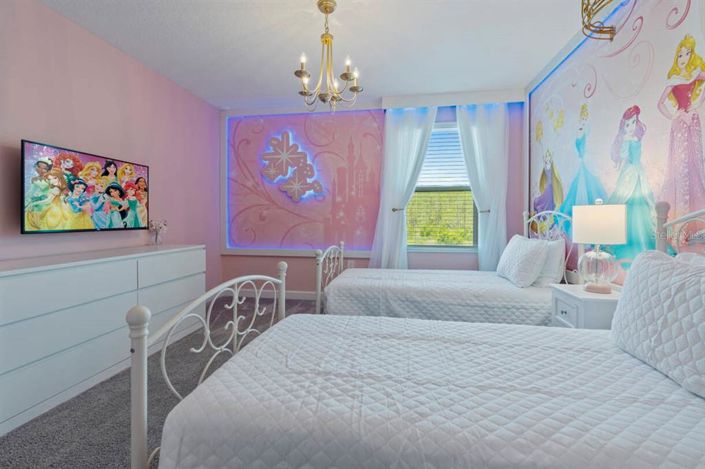 Image No.17-8 Bed Property for sale