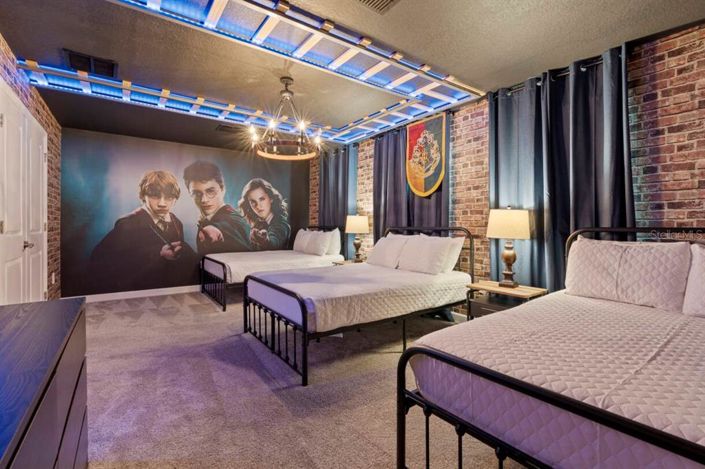 Image No.25-8 Bed Property for sale