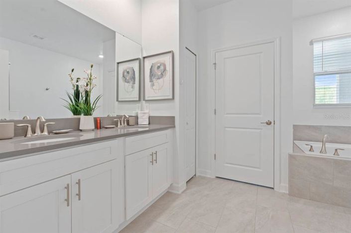 Image No.34-8 Bed Property for sale