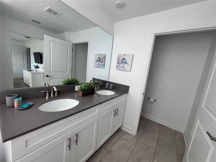 Image No.10-4 Bed Townhouse for sale