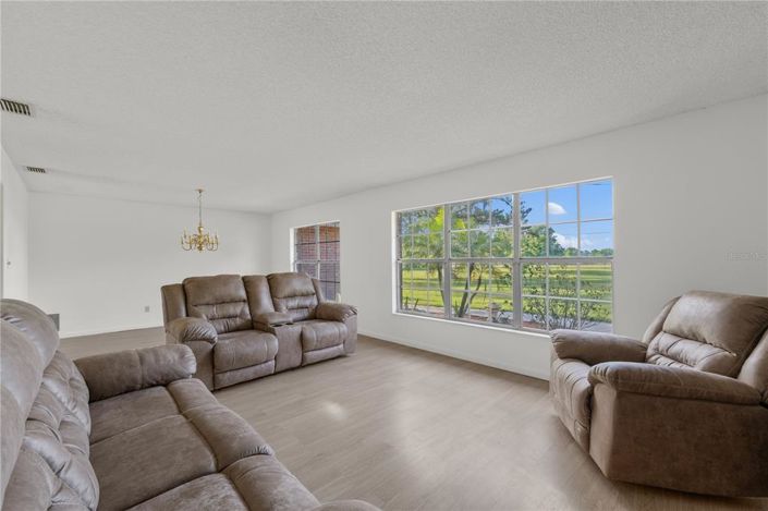 Image No.4-4 Bed Property for sale