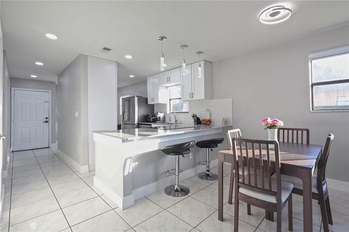 Image No.10-2 Bed Property for sale