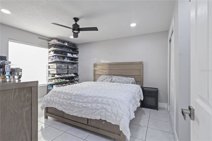 Image No.12-2 Bed Property for sale