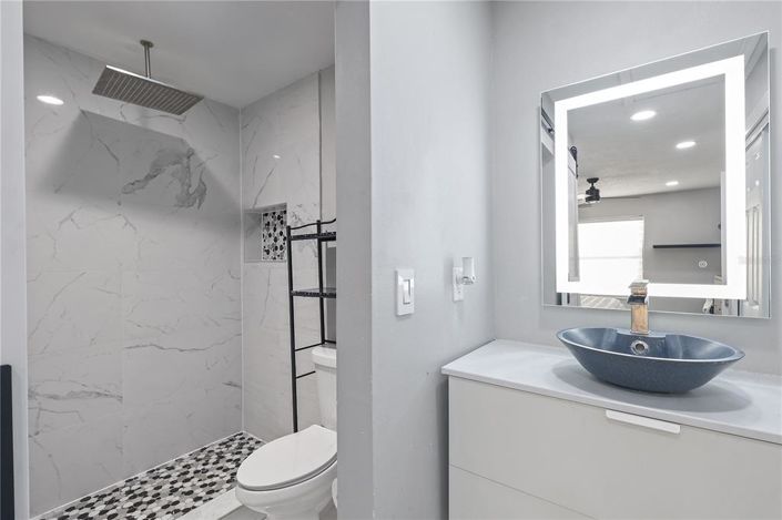 Image No.17-2 Bed Property for sale