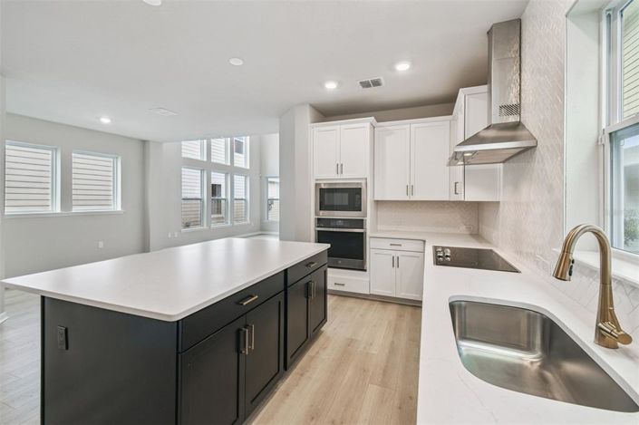 Image No.12-3 Bed Property for sale