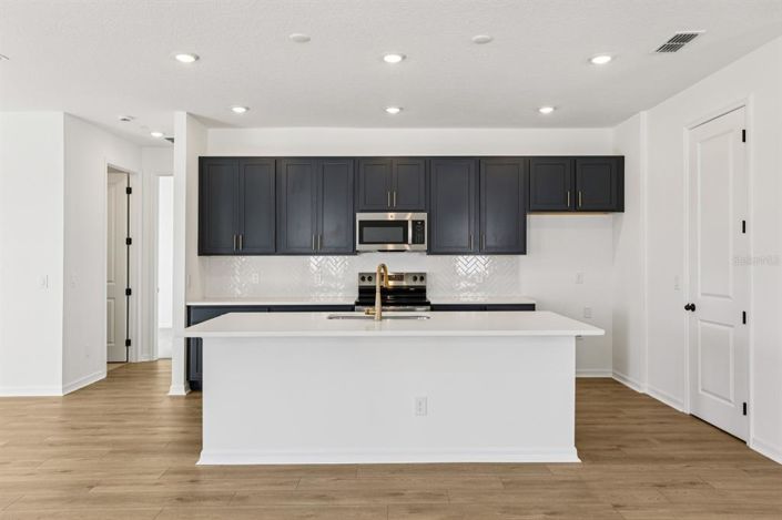 Image No.10-4 Bed Property for sale