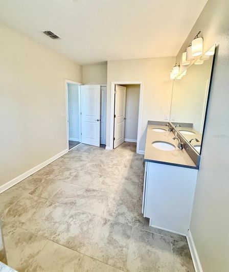 Image No.18-3 Bed Townhouse for sale