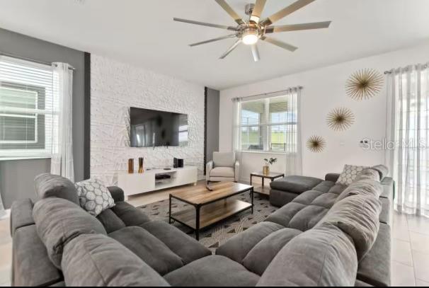 Image No.6-8 Bed House for sale