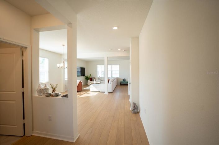 Image No.8-5 Bed House for sale