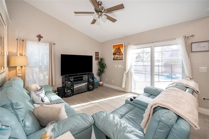 Image No.17-3 Bed House for sale