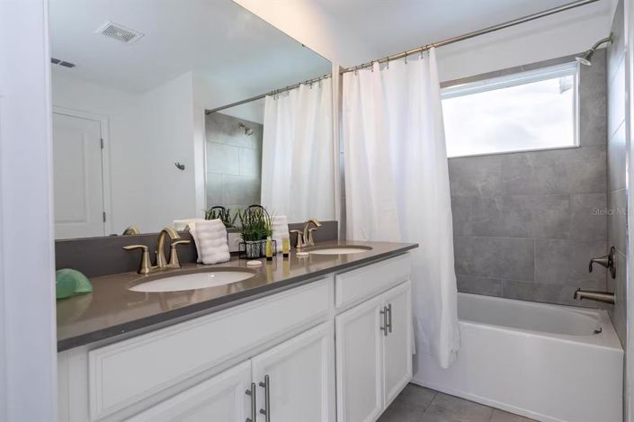 Image No.19-4 Bed Townhouse for sale