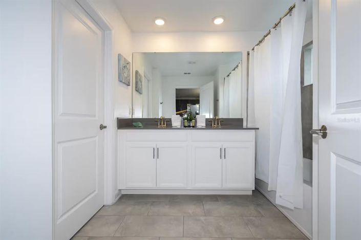 Image No.20-4 Bed Townhouse for sale