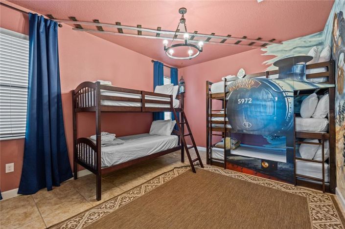 Image No.15-6 Bed Property for sale