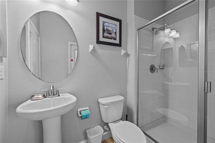 Image No.17-6 Bed House for sale