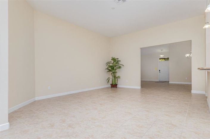 Image No.17-4 Bed House for sale