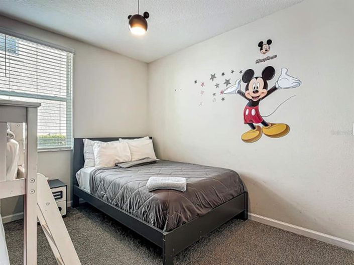 Image No.12-3 Bed Property for sale