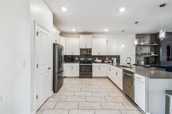 Image No.14-9 Bed Property for sale