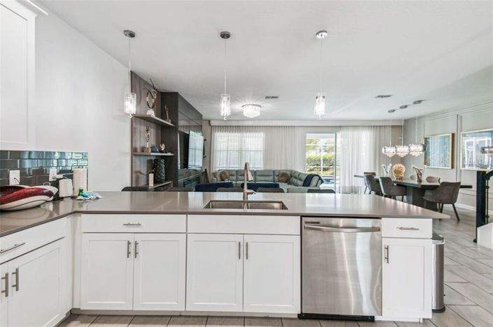 Image No.15-9 Bed Property for sale