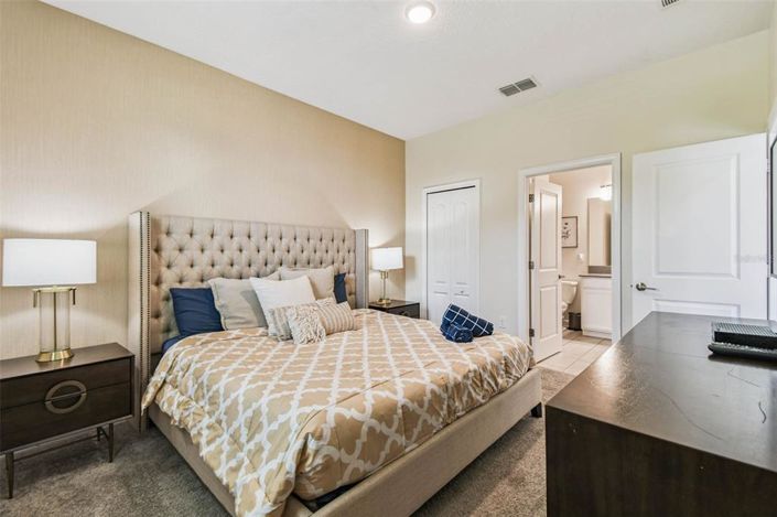 Image No.7-9 Bed Property for sale