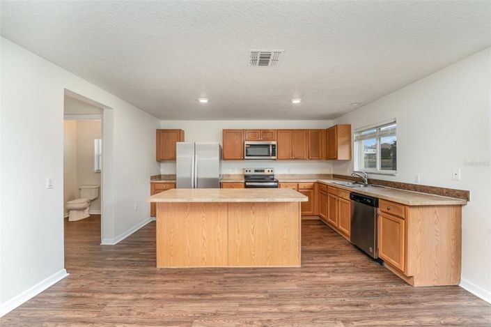 Image No.8-5 Bed House for sale