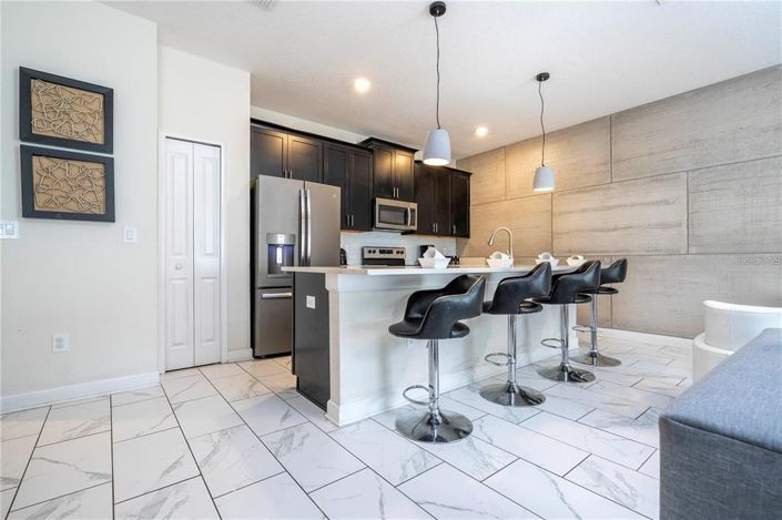 Image No.14-4 Bed Townhouse for sale