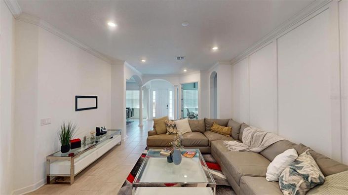 Image No.4-4 Bed Property for sale