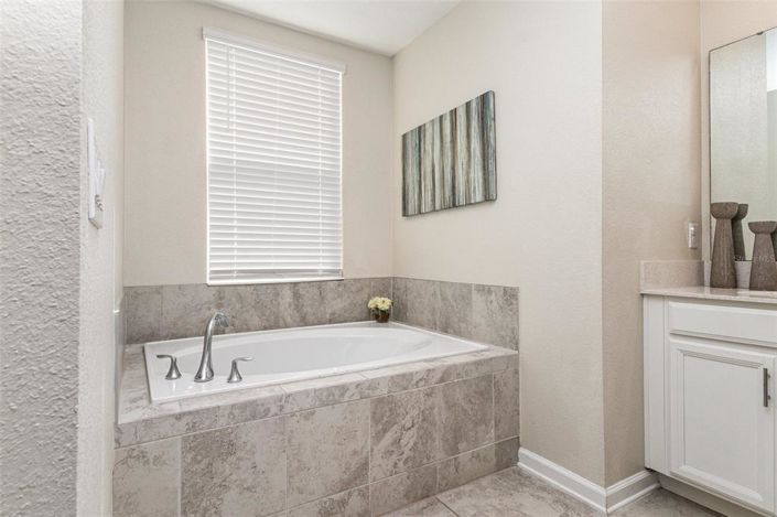 Image No.27-2 Bed Property for sale