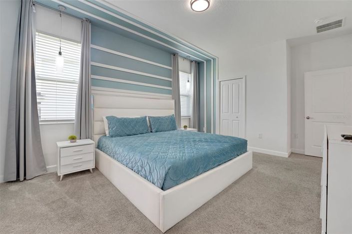 Image No.20-8 Bed Property for sale