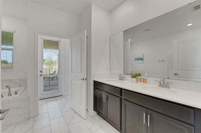 Image No.24-8 Bed Property for sale