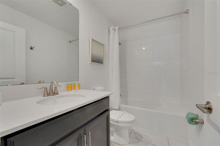 Image No.36-8 Bed House for sale