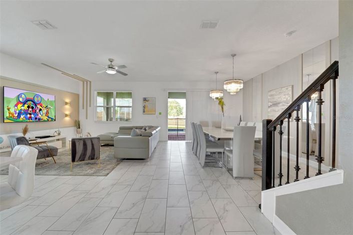 Image No.8-8 Bed House for sale