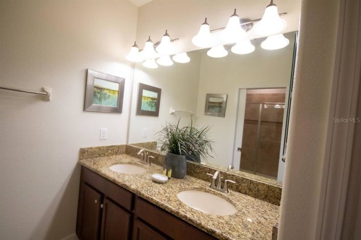 Image No.18-6 Bed Property for sale