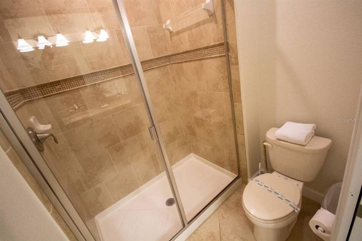 Image No.20-6 Bed Property for sale