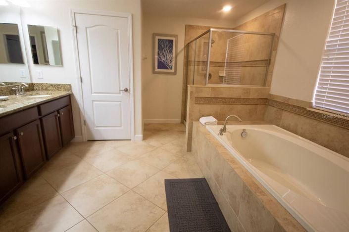 Image No.28-6 Bed House for sale