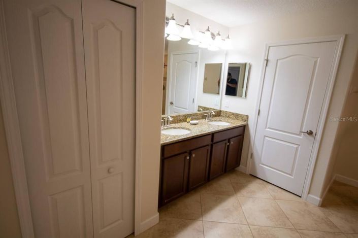 Image No.30-6 Bed House for sale