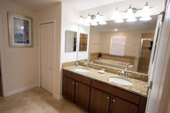 Image No.31-6 Bed House for sale