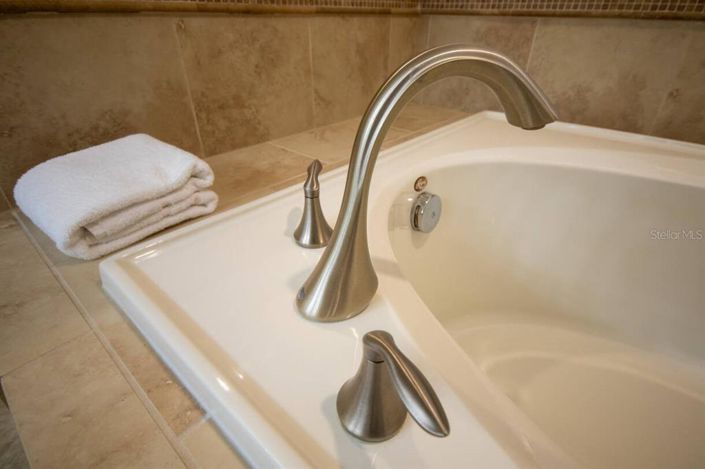 Image No.32-6 Bed Property for sale