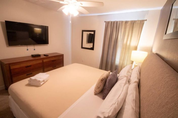 Image No.50-6 Bed Property for sale