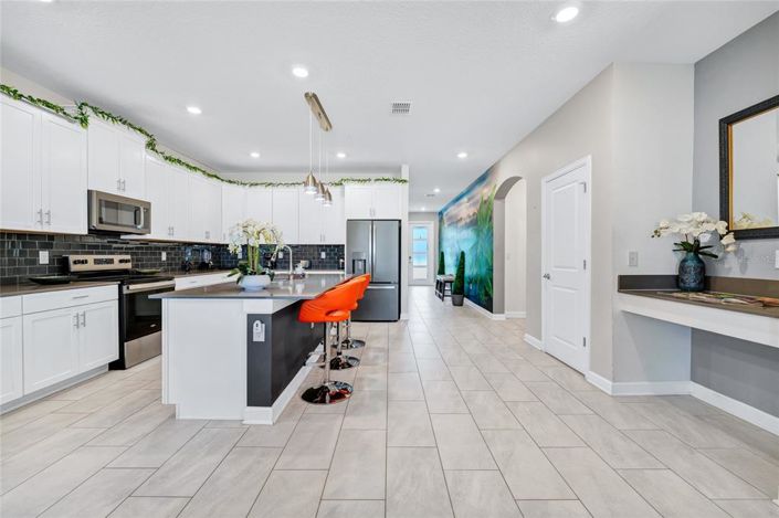 Image No.5-6 Bed Property for sale