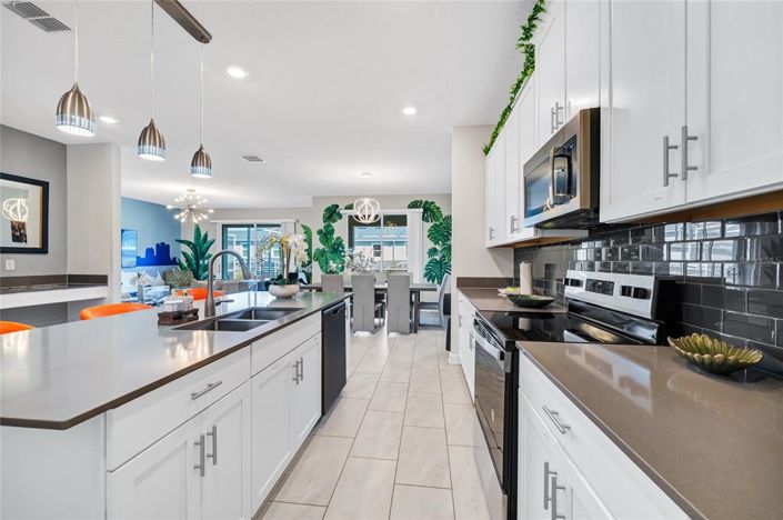 Image No.9-6 Bed House for sale